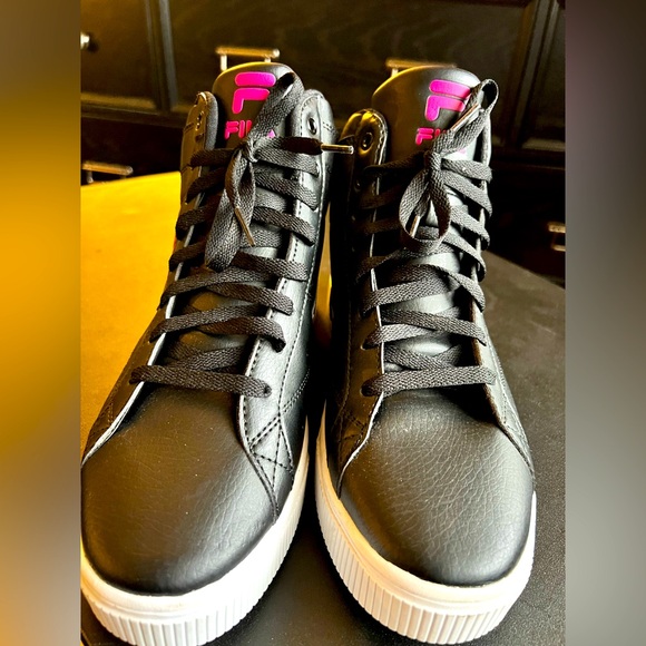 💜💜 Fila Black and Pink High-Top Sneakers - Picture 2 of 5